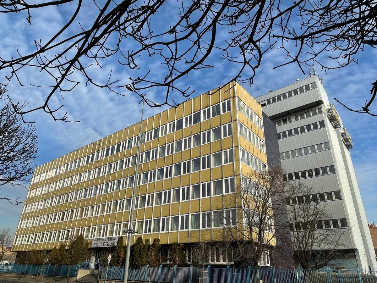 The College Group Hostel Budapest Exterior foto